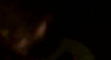 sex chuốc say Brunette shoves phim sex lon luan máy rung trong âm hộ của cô.